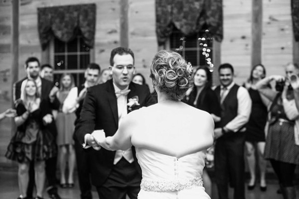 Linganore Winecellars Wedding  ||  Frozen in Time Photography  ||  Charm City Wed  ||  www.charmcitywed.com