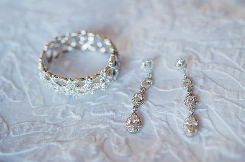 Linganore Winecellars Wedding  ||  Frozen in Time Photography  ||  Charm City Wed  ||  www.charmcitywed.com