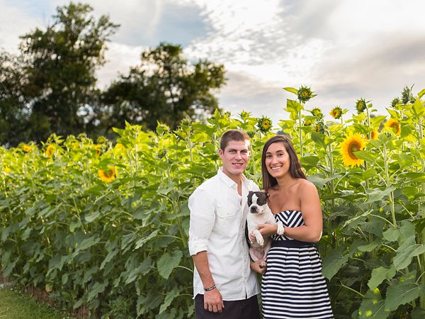 Sunflower Fields Engagement Photos || Anna Schmidt Photography || Charm City Wed || www.charmcitywed.com Sunflower Fields Engagement Photos || Anna Schmidt Photography || Charm City Wed || www.charmcitywed.com