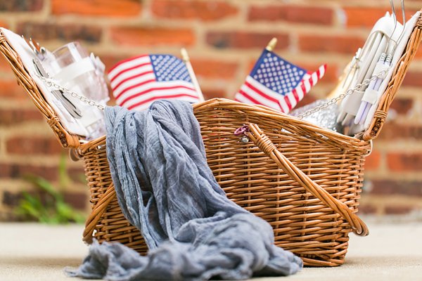 4th of July Wedding Styled Shoot  ||  tPoz Photography  ||  Pop the Cork Designs    ||  Charm City Wed  ||  www.charmcitywed.com