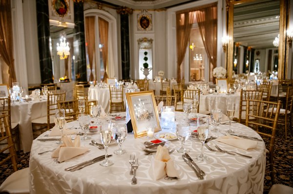 Winter Belvedere Charles Ballroom Wedding  ||  Rachel Smith Photography  ||   Charm City Wed   ||  www.charmcitywed.com