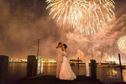 Baltimore 4th of July Fireworks Wedding || tPoz Photography || Charm City Wed || www.charmcitywed.com