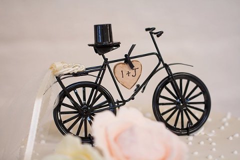 Bicycle Cake Topper  ||  Shanna Edberg Photography  ||  Charm City Wed  ||  www.charmcitywed.com