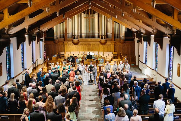 Towson Presbyterian Church Wedding || Meghan Boyer Photography || Charm City Wed || www.charmcitywed.com