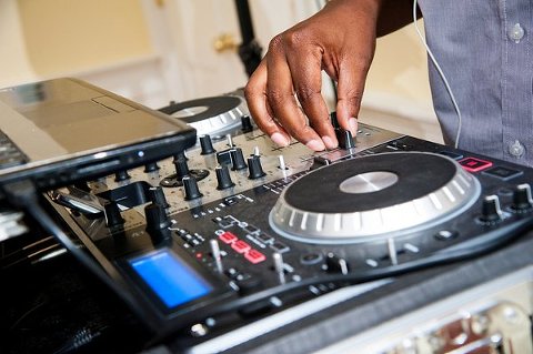 Same-sex Historic Oakland Wedding  ||  Robin Shotola Photography  ||  Charm City Wed  ||  www.charmcitywed.com