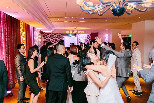 Hotel Monaco Wedding in Baltimore  ||  Anny Photography  ||  Charm City Wed  ||  www.charmcitywed.com