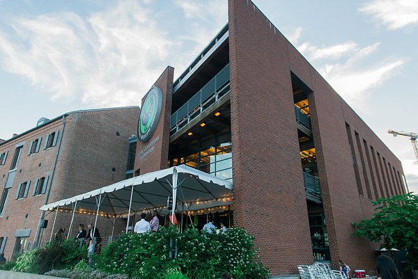Waterfront Kitchen Wedding || Joy Michelle Photography || Charm City Wed || www.charmcitywed.com