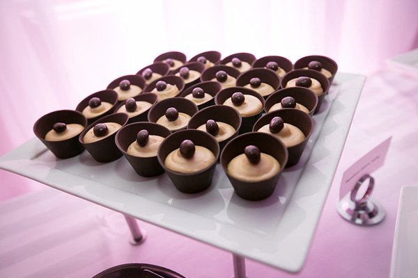 Baltimore Marriott Waterfront Wedding || Artful Weddings || Charm City Wed || www.charmcitywed.com Baltimore Marriott Waterfront Wedding || Artful Weddings || Charm City Wed || www.charmcitywed.com