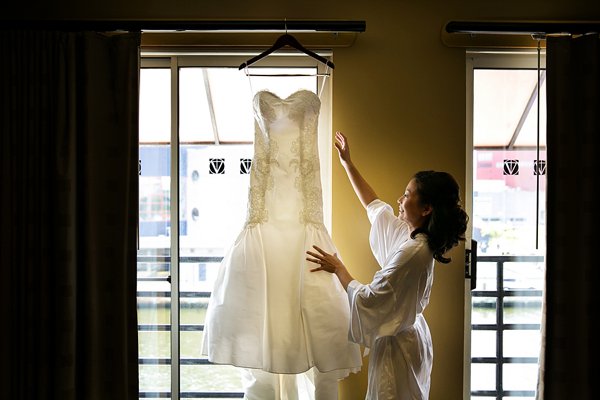 Baltimore Pier 5 Wedding  ||  Borrowed Blue Photography  ||  Charm City Wed  ||  www.charmcitywed.com