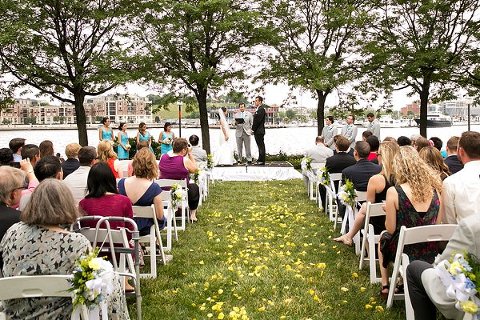 Baltimore Pier 5 Wedding  ||  Borrowed Blue Photography  ||  Charm City Wed  ||  www.charmcitywed.com