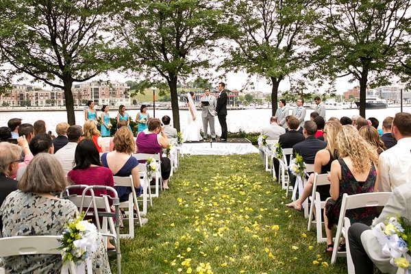 Baltimore Pier 5 Wedding  ||  Borrowed Blue Photography  ||  Charm City Wed  ||  www.charmcitywed.com