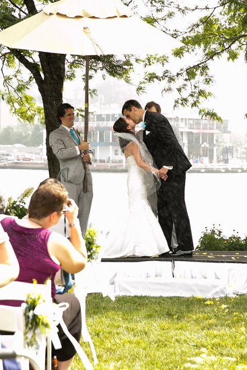Baltimore Pier 5 Wedding  ||  Borrowed Blue Photography  ||  Charm City Wed  ||  www.charmcitywed.com