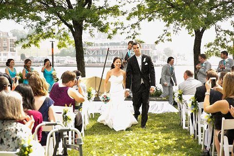 Baltimore Pier 5 Wedding  ||  Borrowed Blue Photography  ||  Charm City Wed  ||  www.charmcitywed.com