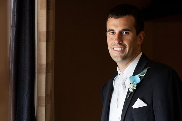 Baltimore Pier 5 Wedding  ||  Borrowed Blue Photography  ||  Charm City Wed  ||  www.charmcitywed.com