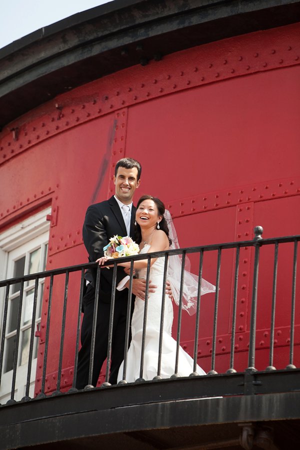 Baltimore Pier 5 Wedding  ||  Borrowed Blue Photography  ||  Charm City Wed  ||  www.charmcitywed.com