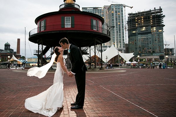 Baltimore Pier 5 Hotel Wedding  ||  Borrowed Blue Photography  ||  Charm City Wed  ||  www.charmcitywed.com