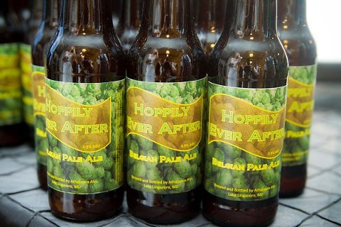 Wedding at Hotel Monaco Baltimore || Turner Photography || Charm City Wed || www.charmcitywed.com