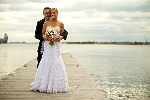 Legg Mason Tower Wedding  ||  Sknow Photo by Sarah Mitchell  ||  Charm City Wed  ||  www.charmcitywed.com