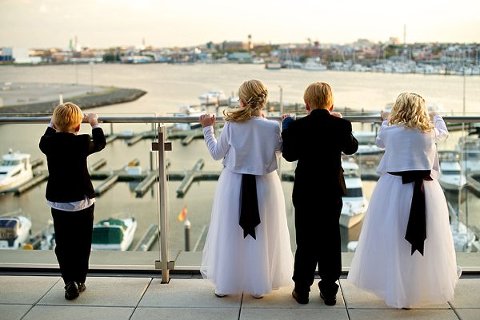 Legg Mason Tower Wedding  ||  Sknow Photo by Sarah Mitchell  ||  Charm City Wed  ||  www.charmcitywed.com