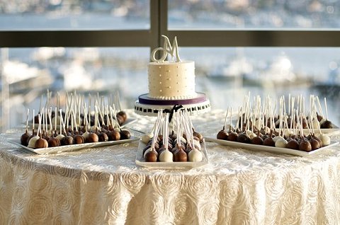 Legg Mason Tower Wedding  ||  Sknow Photo by Sarah Mitchell  ||  Charm City Wed  ||  www.charmcitywed.com