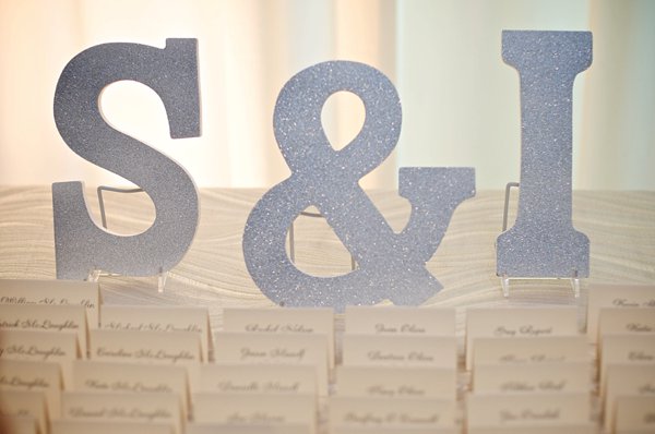 Legg Mason Tower Wedding  ||  Sknow Photo by Sarah Mitchell  ||  Charm City Wed  ||  www.charmcitywed.com