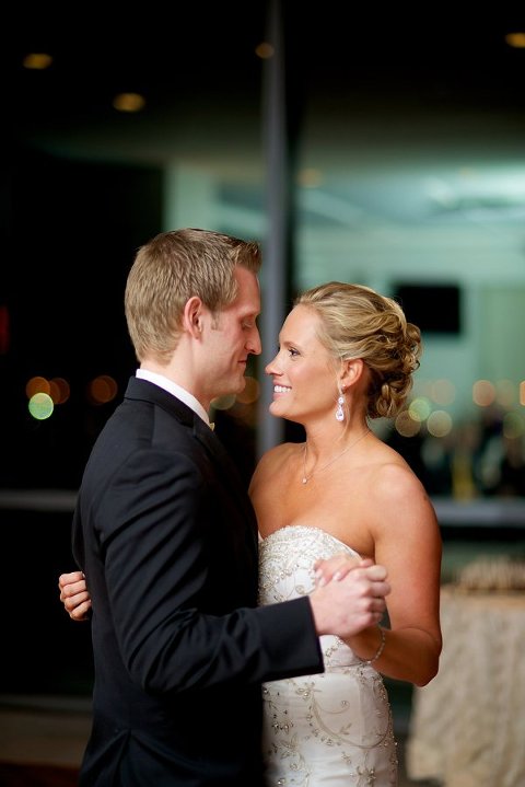 Legg Mason Tower Wedding  ||  Sknow Photo by Sarah Mitchell  ||  Charm City Wed  ||  www.charmcitywed.com