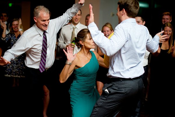 Legg Mason Tower Wedding  ||  Sknow Photo by Sarah Mitchell  ||  Charm City Wed  ||  www.charmcitywed.com
