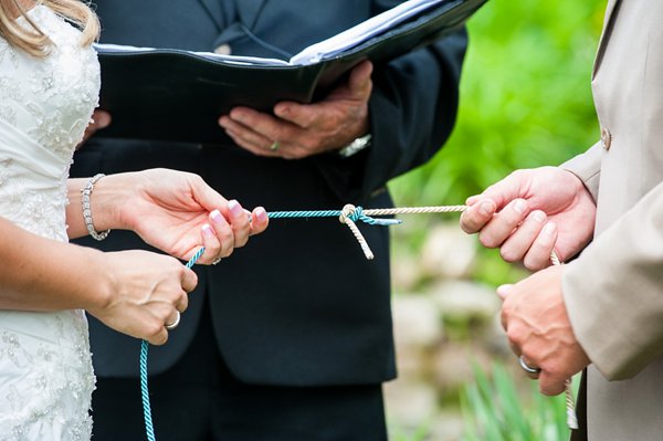 Tying the knot wedding ceremony ||  Robin Shotola Photography  ||  Charm City Wed  ||  www.charmcitywed.com