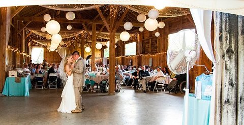 Union Mills Wedding  ||  Robin Shotola Photography  ||  Charm City Wed  ||  www.charmcitywed.com