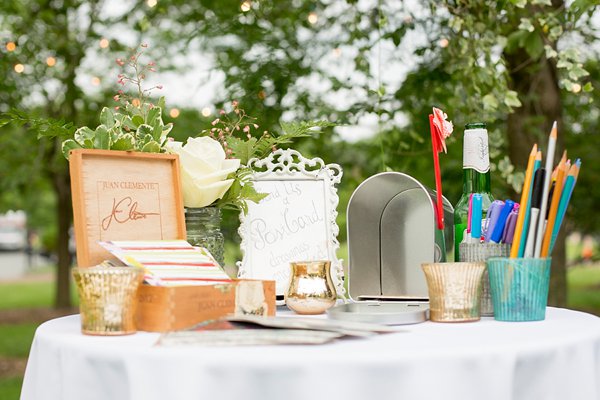 Woodlawn Manor Wedding ||  J Fannon Photography  ||  Charm City Wed  ||  www.charmcitywed.com