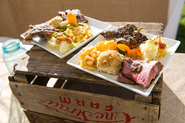 Manor Tavern Catering  ||  Kathleen Hertel Photography  || Charm City Wed  ||  www.charmcitywed.com