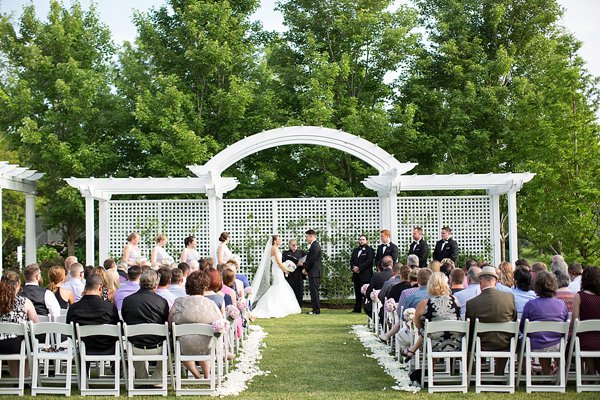Chesapeake Bay Beach Club Wedding || Erin Keough Photography || Charm City Wed || www.charmcitywed.com