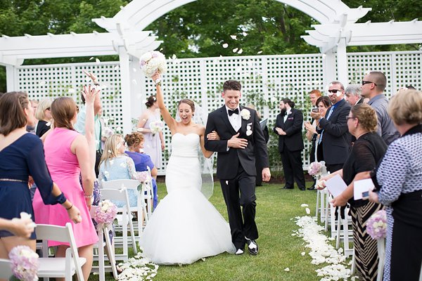Chesapeake Bay Beach Club Wedding || Erin Keough Photography || Charm City Wed || www.charmcitywed.com