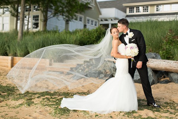 Chesapeake Bay Beach Club Wedding || Erin Keough Photography || Charm City Wed || www.charmcitywed.com