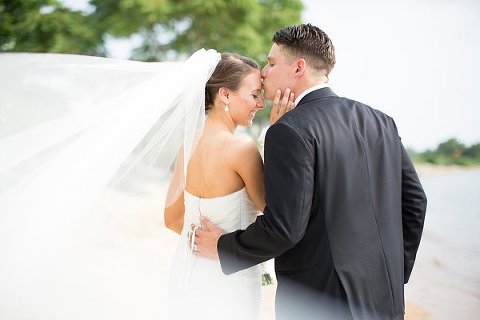 Chesapeake Bay Beach Club Wedding || Erin Keough Photography || Charm City Wed || www.charmcitywed.com