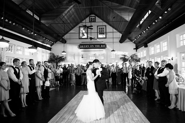 Chesapeake Bay Beach Club - Tavern on the Bay Wedding || Erin Keough Photography || Charm City Wed || www.charmcitywed.com