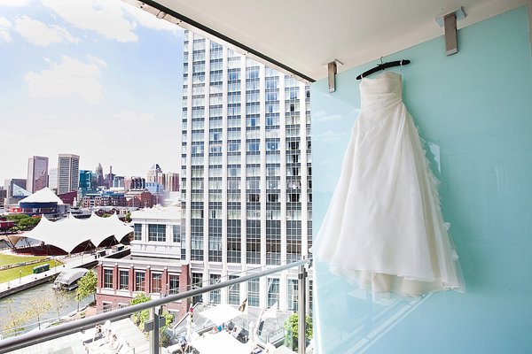 Four Seasons Baltimore Wedding Prep || Richard+Tara Photography || Charm City Wed || www.charmcitywed.com