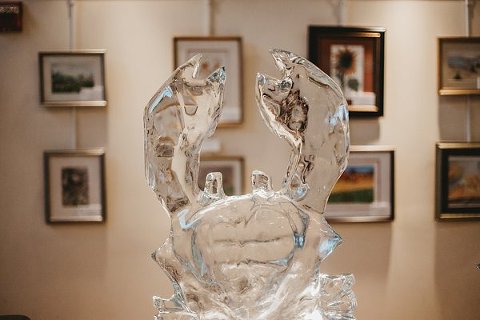 Crab Ice sculpture Wedding || L.A. Birdie Photography || Charm City Wed || www.charmcitywed.com