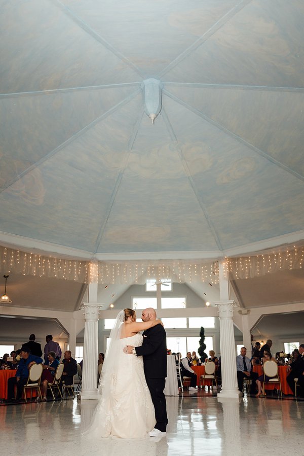 Kurtz's Beach Wedding || Meghan Elizabeth Photography || Charm City Wed || www.charmcitywed.com Kurtz's Beach Wedding || Meghan Elizabeth Photography || Charm City Wed || www.charmcitywed.com