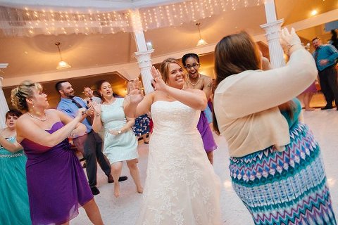 Wedding at Kurtz's Beach || Meghan Elizabeth Photography || Charm City Wed || www.charmcitywed.com