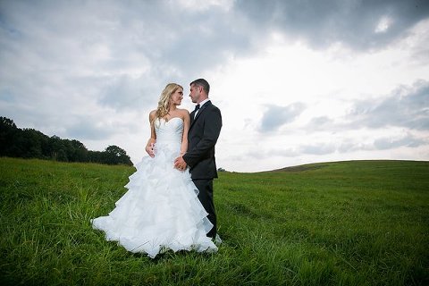 Linganore Winecellars Wedding || Bradley Images || Charm City Wed || www.charmcitywed.com