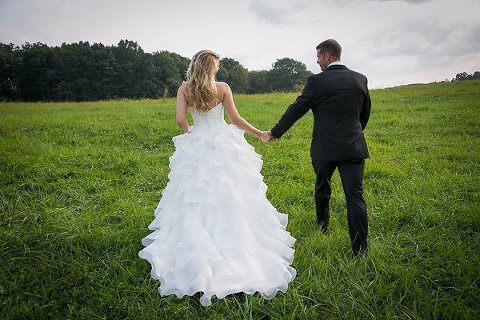 Linganore Winecellars Wedding || Bradley Images || Charm City Wed || www.charmcitywed.com