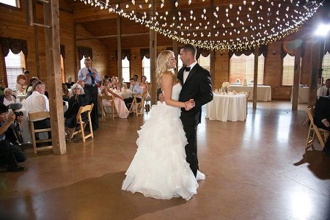 Linganore Winecellars Wedding || Bradley Images || Charm City Wed || www.charmcitywed.com