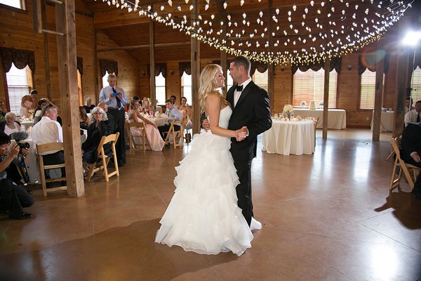 Linganore Winecellars Wedding || Bradley Images || Charm City Wed || www.charmcitywed.com