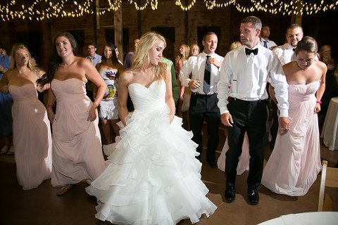 Linganore Winecellars Wedding || Bradley Images || Charm City Wed || www.charmcitywed.com