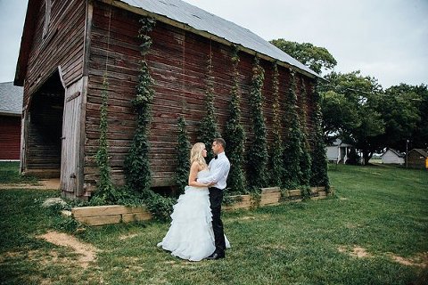 Linganore Winecellars Wedding || Bradley Images || Charm City Wed || www.charmcitywed.com