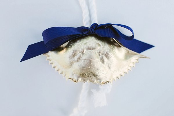 Gold Crab wedding details || Renee Hollingshead Photography || Charm City Wed || www.charmcitywed.com