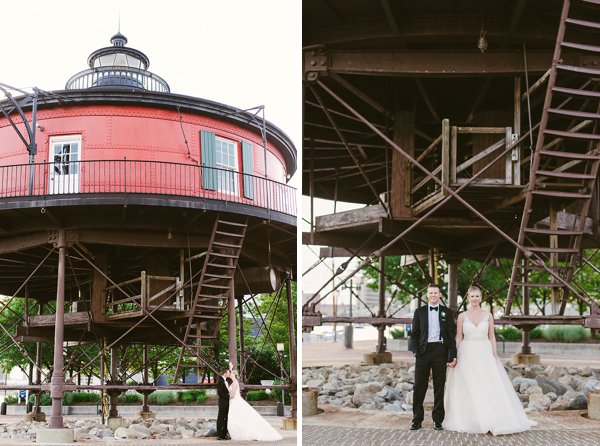 7 foot knoll lighthouse wedding photos || Renee Hollingshead Photography || Charm City Wed || www.charmcitywed.com