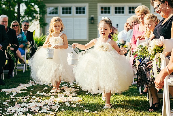 Flower Girl Tutu Wedding || Anna Reynal Photography || Charm City Wed || www.charmcitywed.com