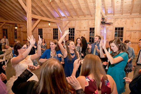 Pond View Farm Wedding || Marlayna Photography || Charm City Wed || www.charmcitywed.com